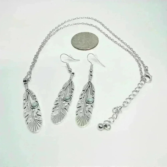 NWOT Beautiful Turquoise Leaf Necklace and Earrings Set - Picture 4 of 4